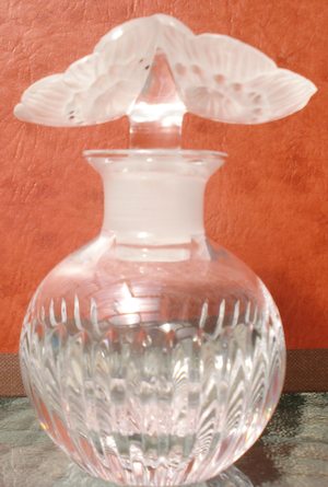 Vase Deux Anemones Perfume Bottle Close Copy With Variant of Bottom But Same Stopper