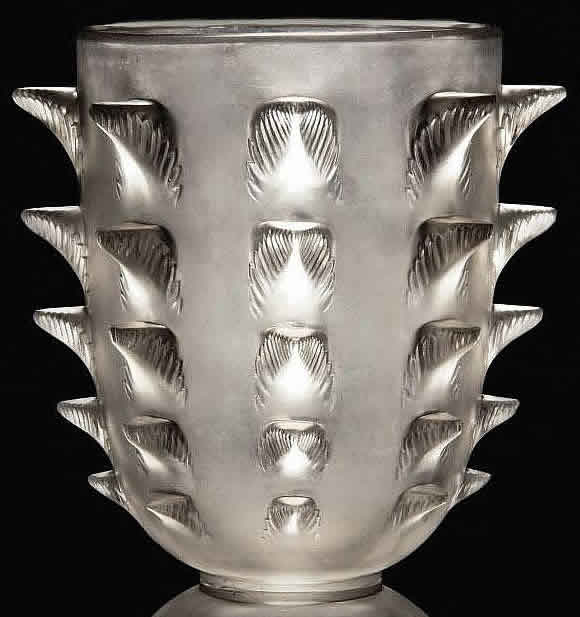 R. Lalique Corinthe Vase