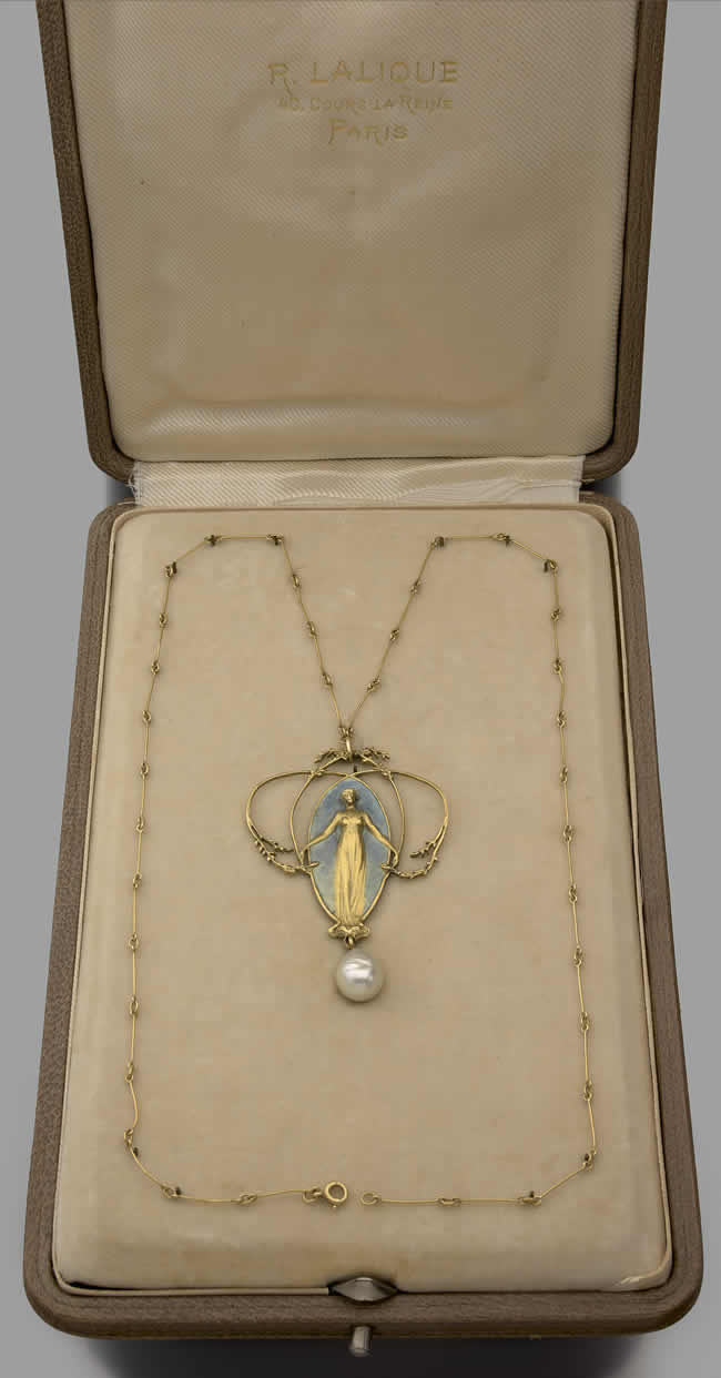 R. Lalique Femme et Feuillage Pendant