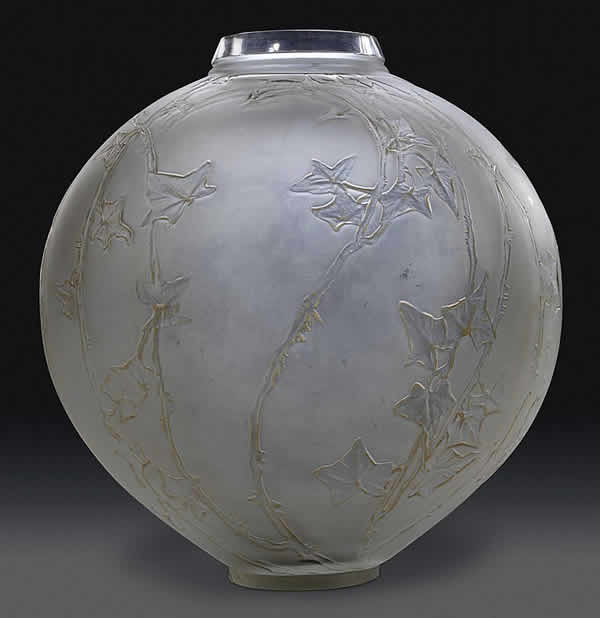 R. Lalique Grande Boule Lierre Vase