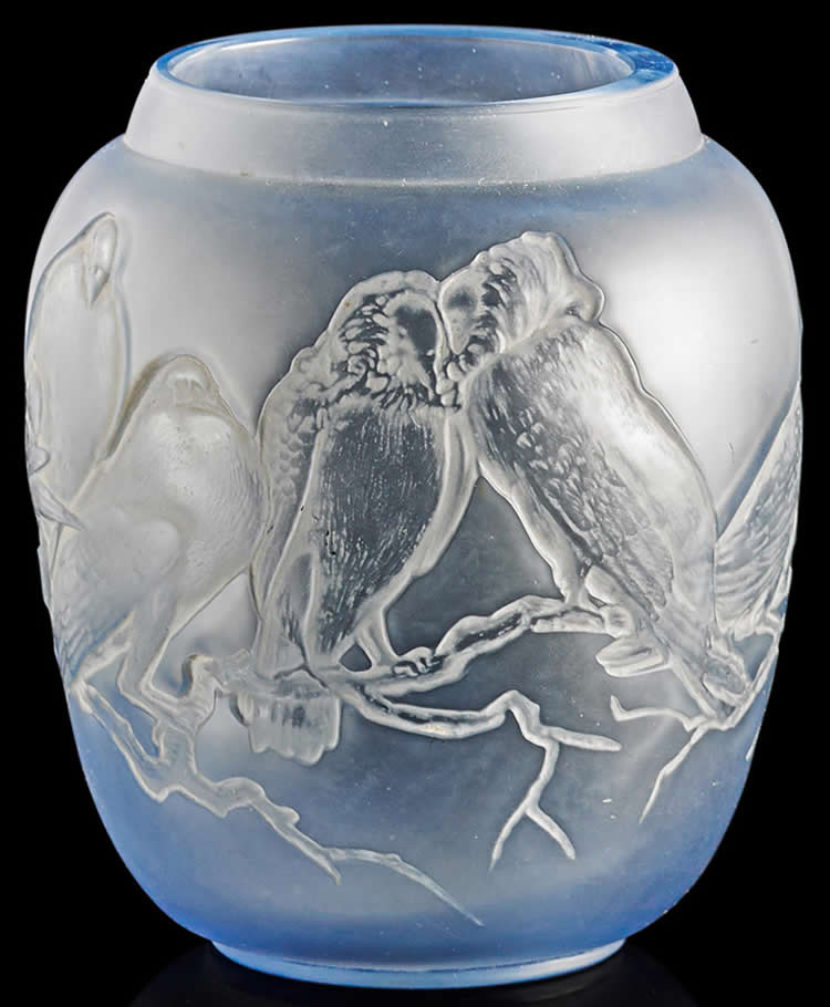 R. Lalique Pigeons Vase