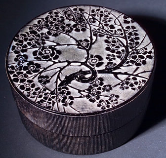 R. Lalique Pommier Du Japon Box