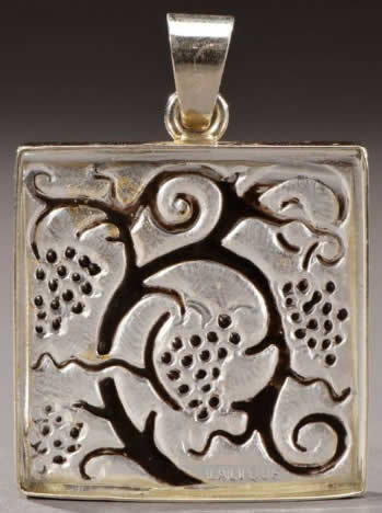 R. Lalique Roger Pendant