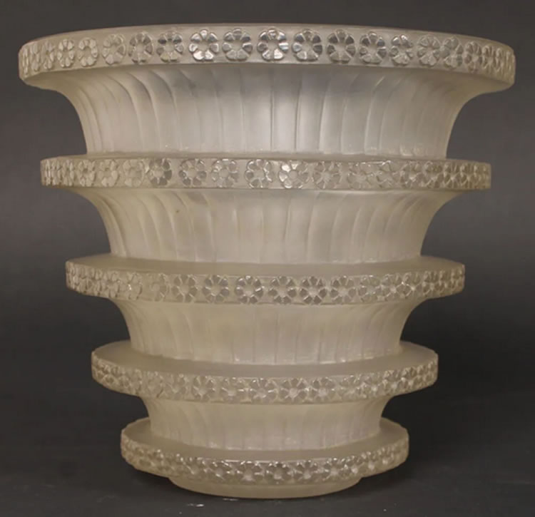 R. Lalique Chevreuse Vase