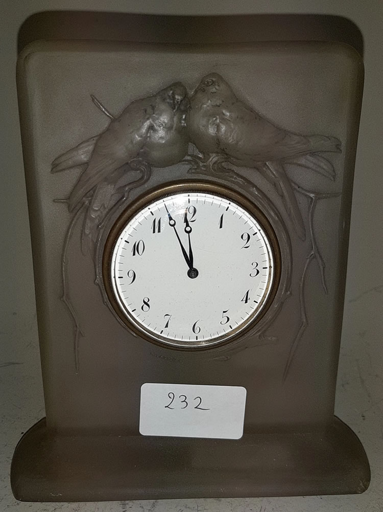 R. Lalique Deux Pigeons Clock