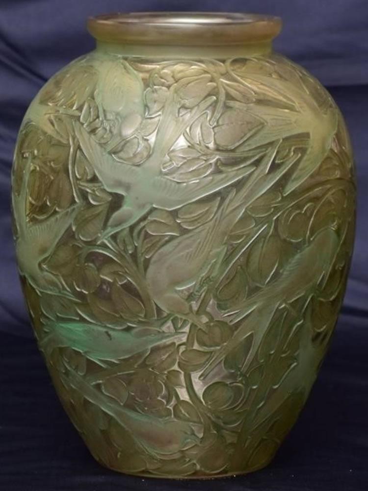 R. Lalique Martin-Pecheurs Vase