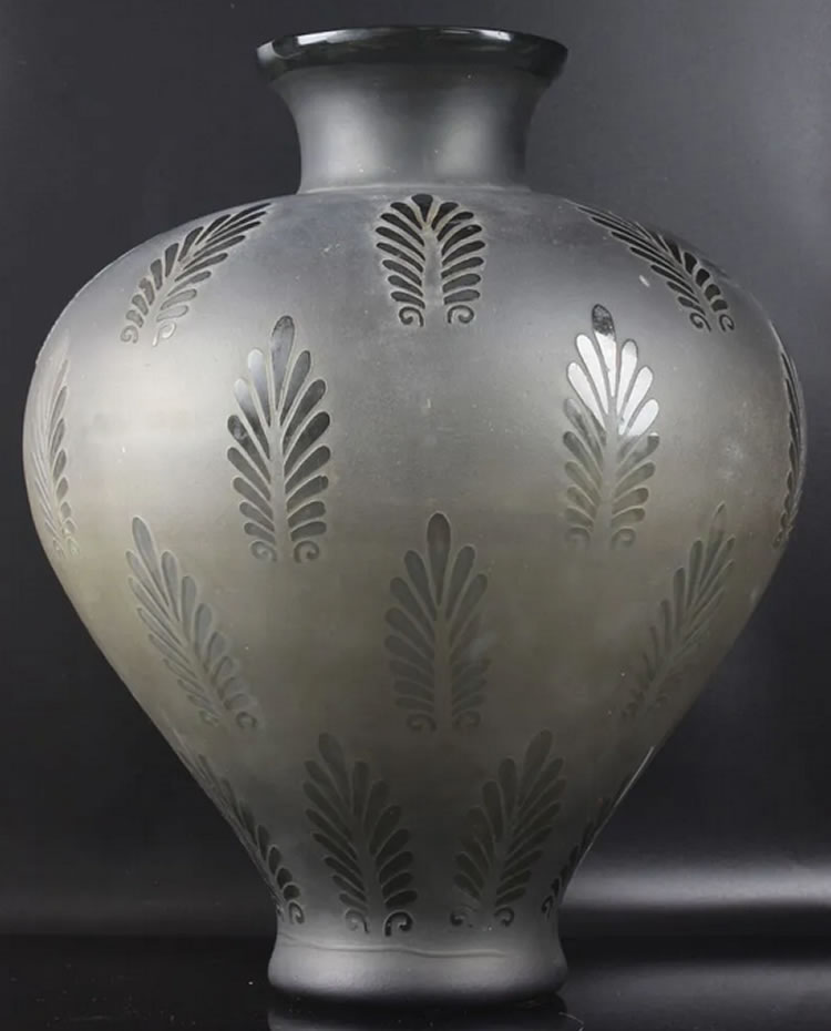 R. Lalique Palmettes Vase