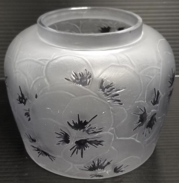 R. Lalique Pensees Vase