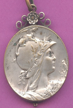 Louis Armand Rault Locket of Female Figure In Profile On The Reverse With LR Signature - RL Signature