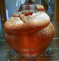 R Lalique Vase Serpent