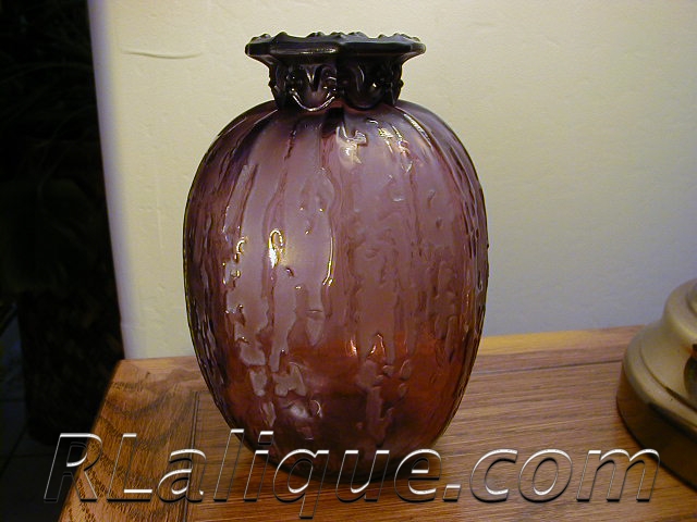R.Lalique Vase Fontaines Mauve