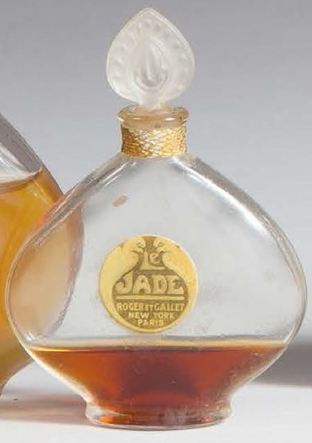 Le Jade Perfume Bottle Made By An Unknown Glassworks For Roger Et Gallet That Is A Close Copy Of Two Rene Lalique Designs