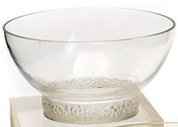 Ricquewihr Bowl Rene Lalique Clear With A Molded Grapes On Vines Decorated Incorporated Round Base