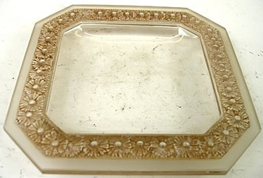 Paquerettes Square Plate With An Elevated Dasies Decorated Rim