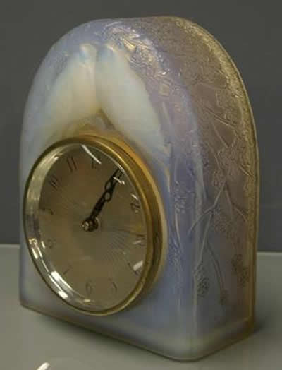 R. Lalique Deux Colombes Clock