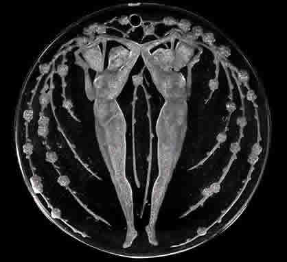 Rene Lalique Deux Figurines Et Fleurs Pendant