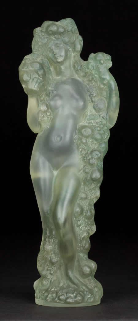 R. Lalique Figurine Avec Guirlande De Fruits Statue