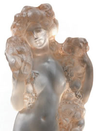 Rene Lalique Figurine Avec Guirlande De Fruits Statue