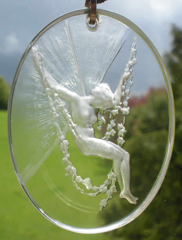 R. Lalique Figurine Se Balancant Pendant