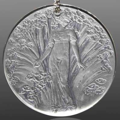 Rene Lalique Figurine Dans Les Fleurs Pendant