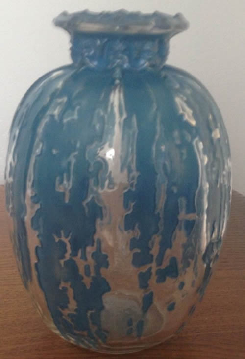 R. Lalique Fontaines Covered Vase