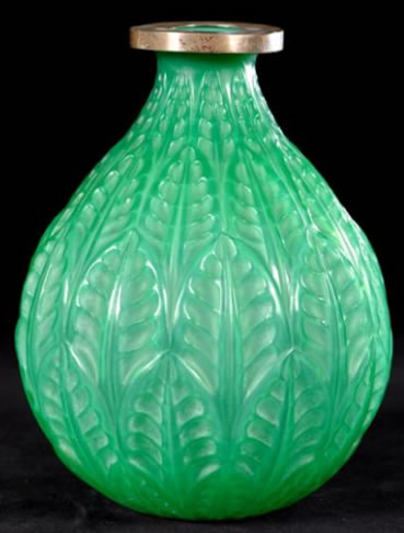 R. Lalique Lilas Vase