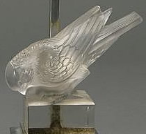 Rene Lalique Paperweight Moineau Sur Socle Ailes Croisees