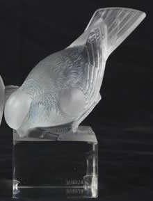 R. Lalique Moineau Sur Socle Ailes Fermees Paperweight