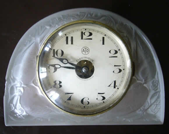 R. Lalique Moineaux Table Clock