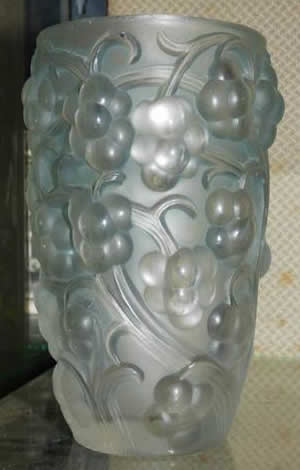R. Lalique Raisins Vase