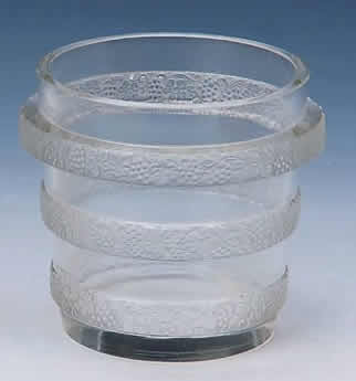 R. Lalique Ricquewihr Lave-Raisins Vase