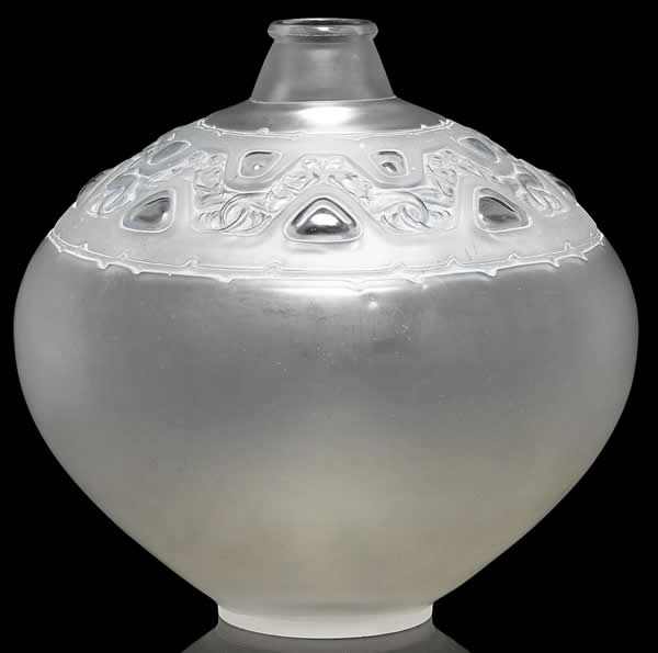 R. Lalique Sirenes Et Cabochons Vase