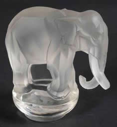 R. Lalique Toby Paperweight