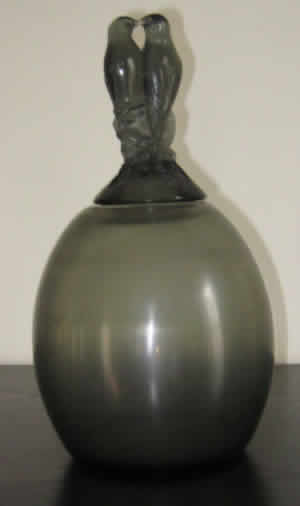 R. Lalique Tourterelles Vase