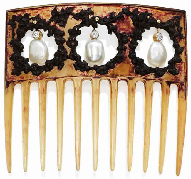 Rene Lalique Comb Trois Perles Suspendues