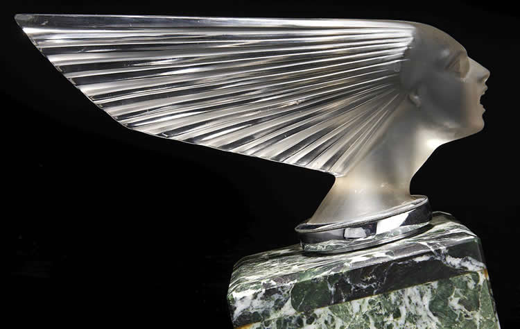 R. Lalique Victoire Mascot