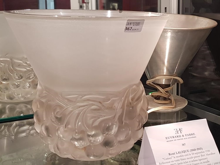 R. Lalique Cerises Reflecteur Lamp 2 of 2
