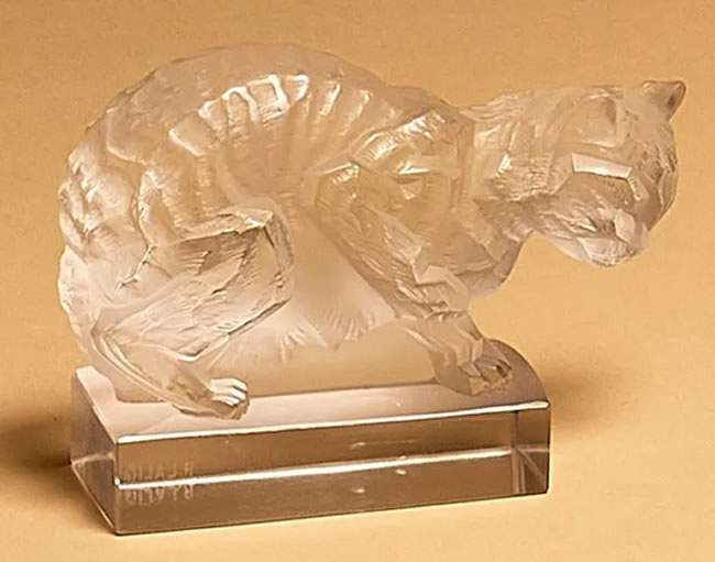 R. Lalique Chat Paperweight