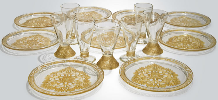 R. Lalique Chiens Tableware