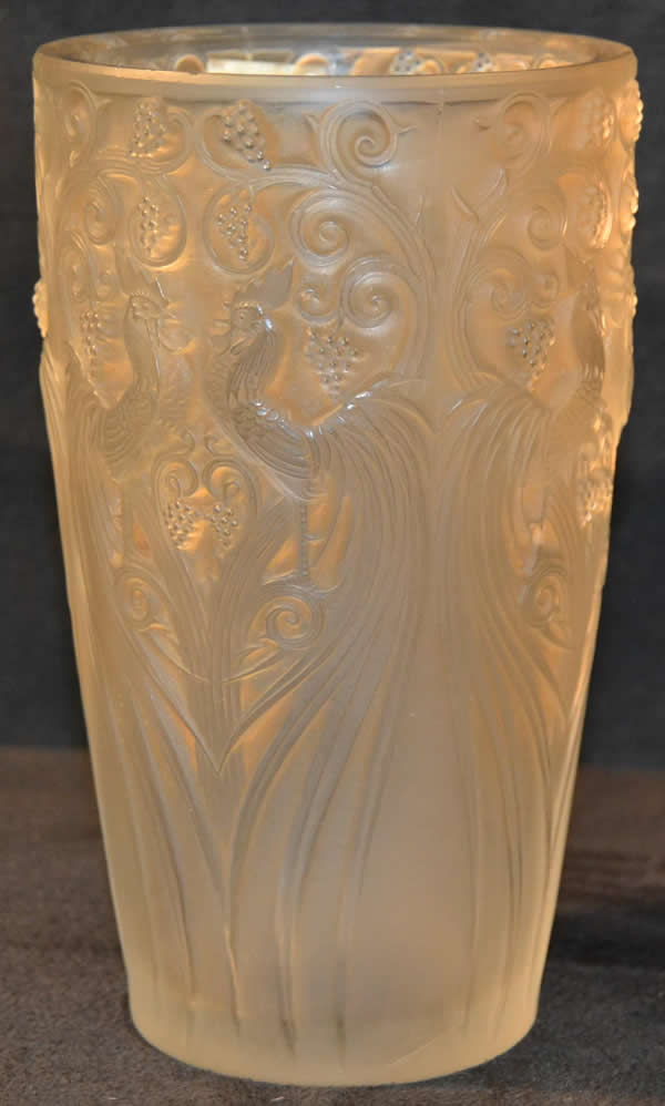 Rene Lalique  Coqs Et Raisins Vase 