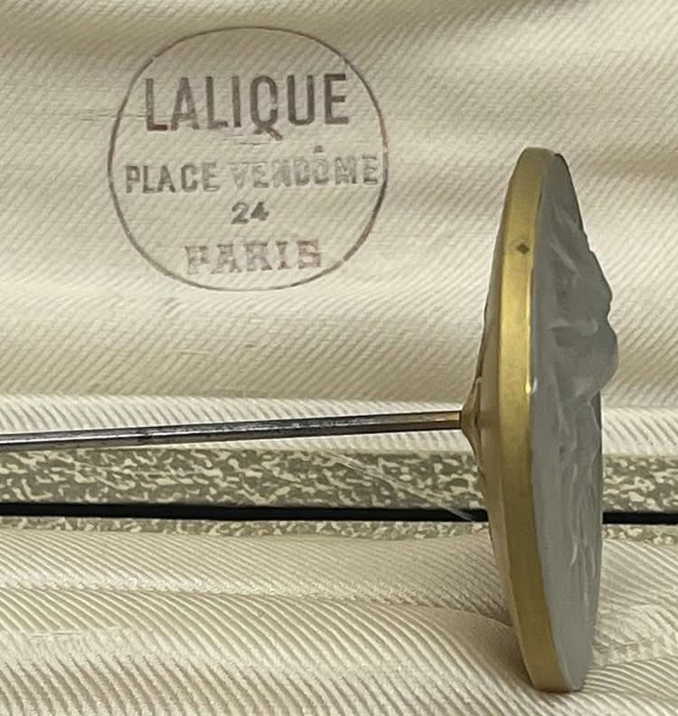 R. Lalique Deux Figurines Et Masque Epingle a Chapeau 3 of 3