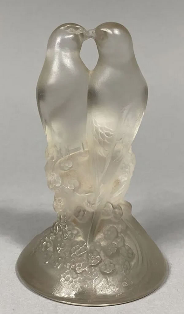 R. Lalique Deux Tourterelles Paperweight