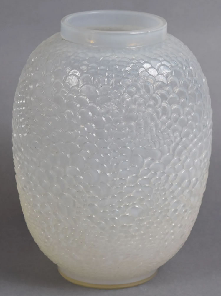 R. Lalique Ecailles Vase