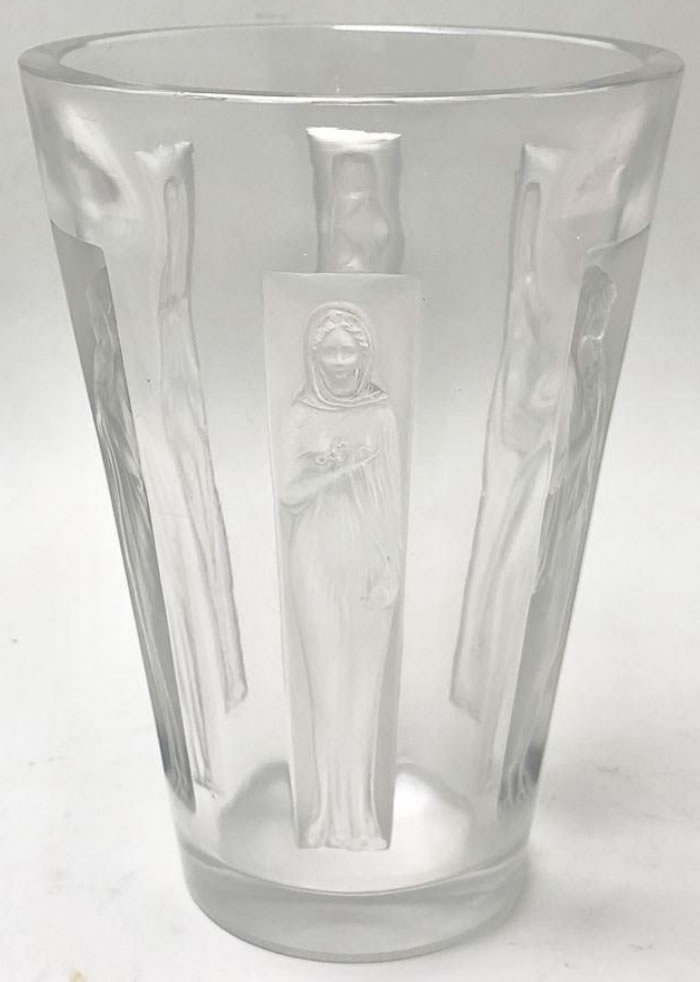 R. Lalique Gobelet Six Figurines Vase