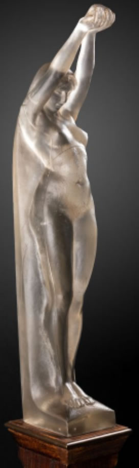 R. Lalique Grande nue bras leves Statue