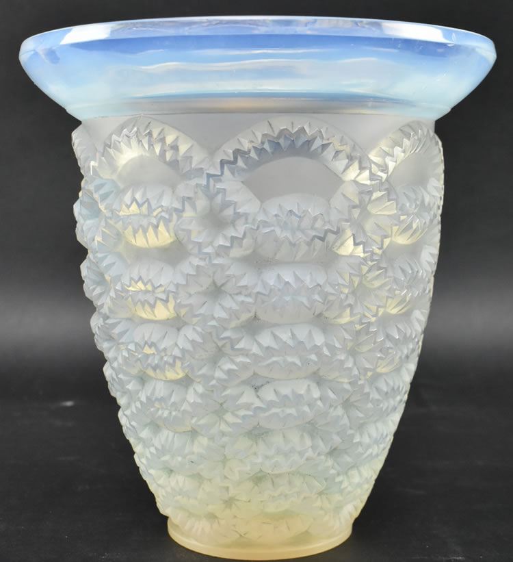 R. Lalique Guirlandes Vase