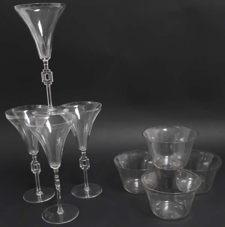 R. Lalique Hagueneau Wine Glass 2 of 2