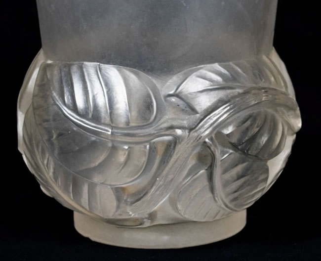 R. Lalique Lilas Vase 2 of 2