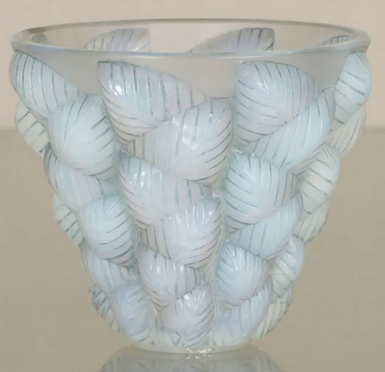 R. Lalique Moissac Vase