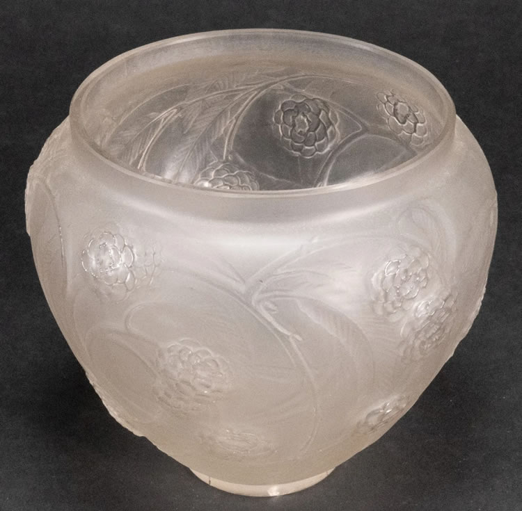 R. Lalique Nefliers Vase 2 of 2